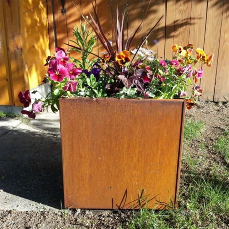 Personalized Flower Pot For Commercial And Residential Outdoor Use